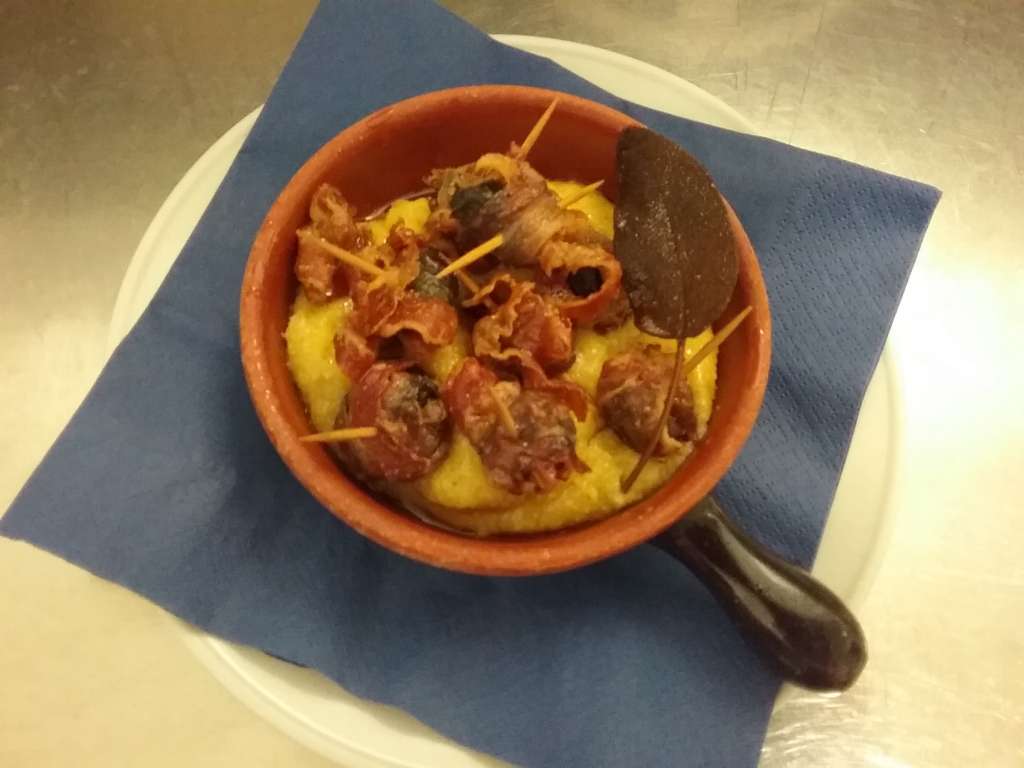 Lumache con pancetta e polenta 