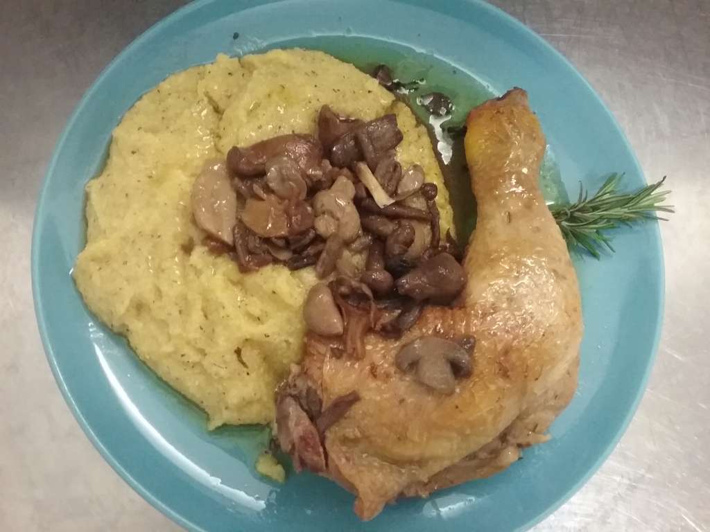 Pollo con Funghi Chiodini , Finferli, e polenta 